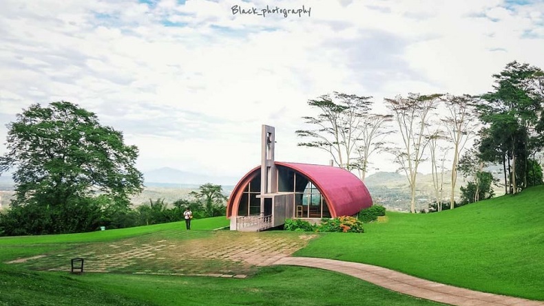 Bukit Doa Tomohon, Wisata Religi dengan Panorama Alam Terbaik Cocok untuk Healing
