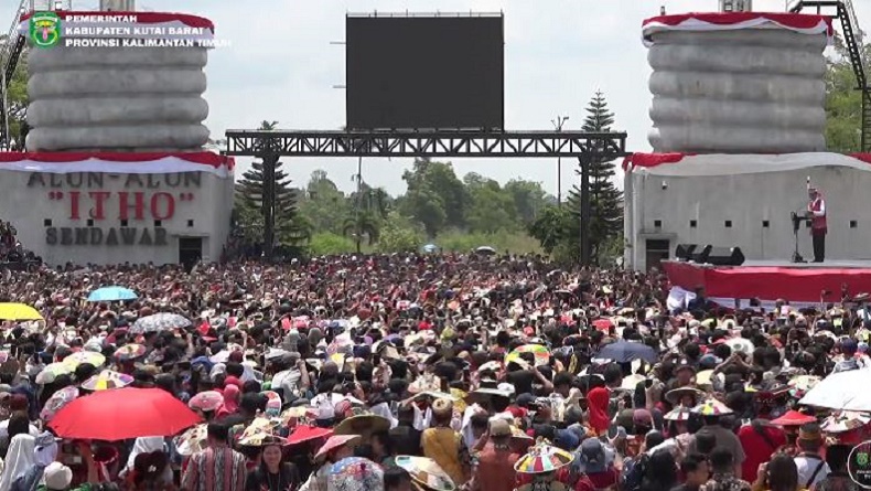 Jokowi Ucap Salam Suku Dayak Adil Ka Talino Bacuramin Ka Saruga Basengat Ka Jubata, Ini Artinya