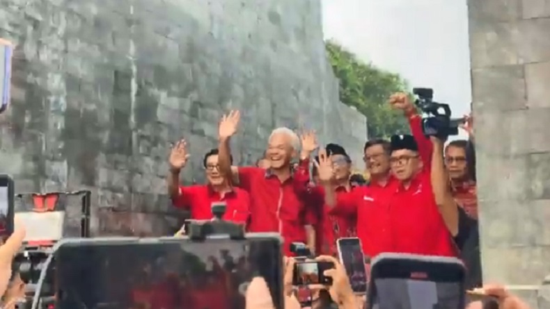 Tradisi Jelang Pilpres, Megawati Ajak Ganjar dan Mahfud Ziarah ke Makan Bung Karno