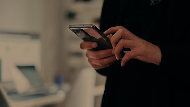 Cara Mengatasi Layar HP Hitam tapi Nyala 