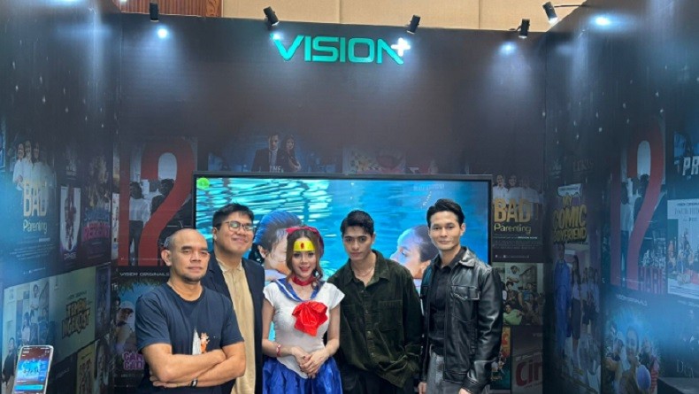 Cast Potret: Full of Love Kunjungi Booth Vision+ di Indonesia Comic Con x DG Con 2023