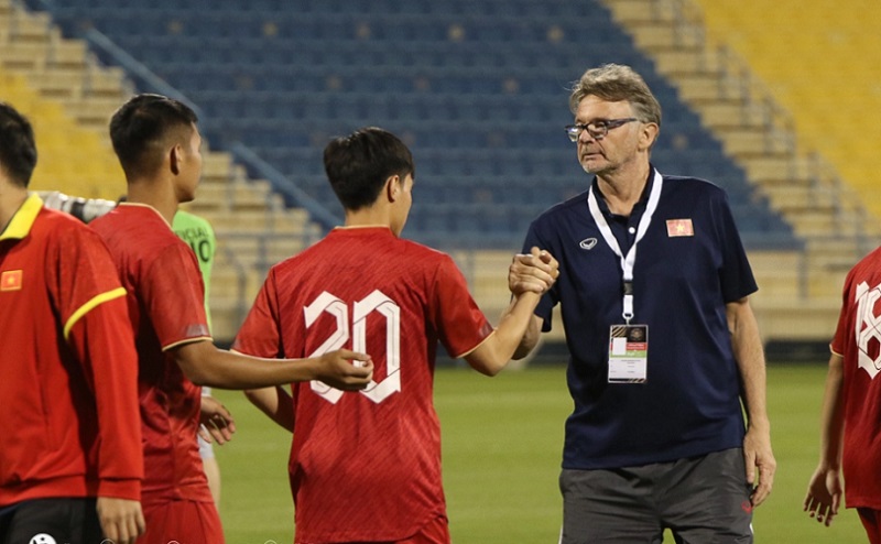 Pelatih Vietnam Minder Bentrok Timnas Indonesia: Laga Penuh Tekanan!