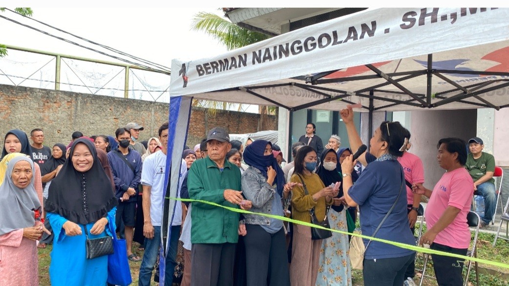 Caleg Partai Perindo Gelar Bazar Sembako Murah, Warga Bahagia: Sangat Membantu Ibu-Ibu