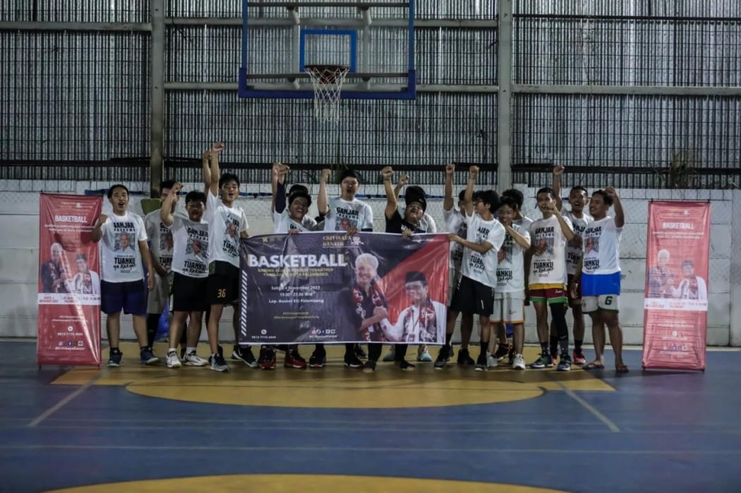 Crivisaya Ganjar Sosialisasikan Program Ganjar-Mahfud MD Lewat Tanding Basket Antar Alumni Ponpes