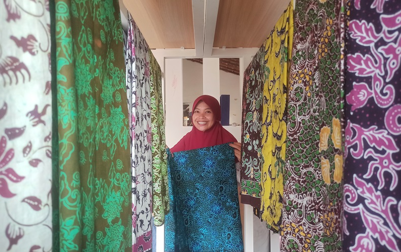 Energi Matahari Jadikan Batik Makin Lestari