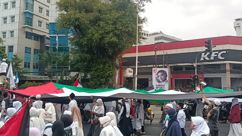 Bendera Raksasa Palestina Warnai Aksi Akbar di Monas Pagi Ini