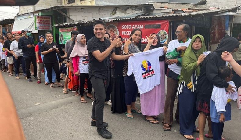 Door to Door ke 1.200 Rumah Warga Jaktim, Relawan Optimistis Ganjar-Mahfud Menang 1 Putaran