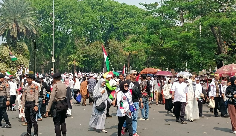 Massa Aksi Bela Palestina Tertib Tinggalkan Monas dan Bundaran HI, Minim Sampah