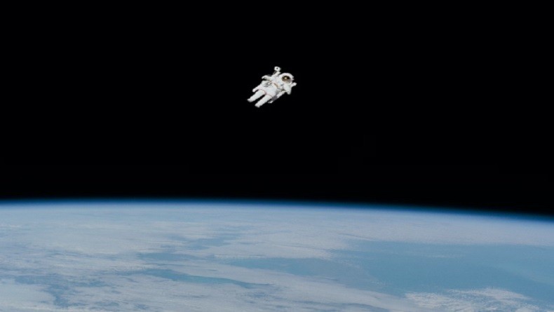 Astronot Temukan Gumpalan Amonia Selama Spacewalk, Bisa Timbulkan Risiko
