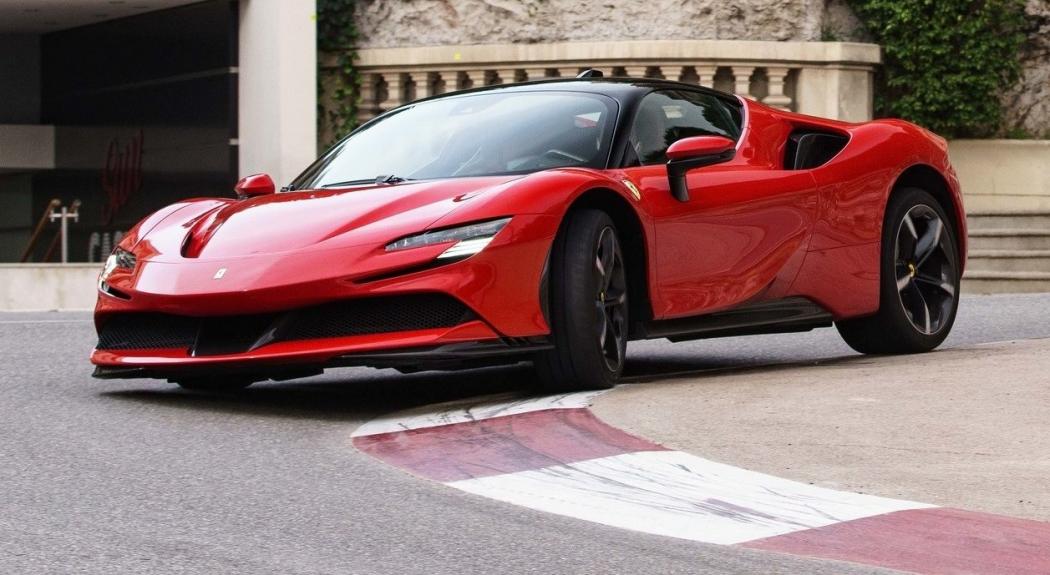 Tren Berubah, Ferrari Ungkap Mobil Sport Hybrid Lebih Laris Dibanding Mesin Biasa  