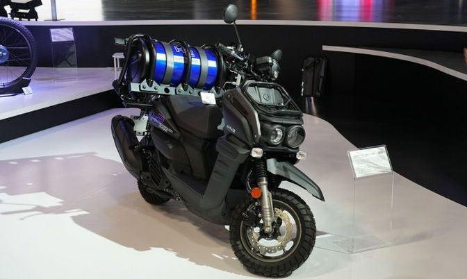 Yamaha Pamer Motor Hidrogen, Dipasang Tabung Mirip Gas Elpiji di Jok Belakang