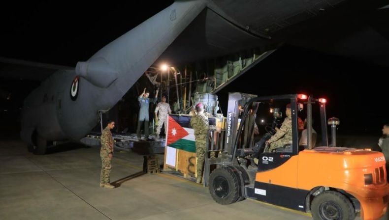 Salut! Yordania Kirim Bantuan Medis ke Gaza Dijatuhkan dari Udara