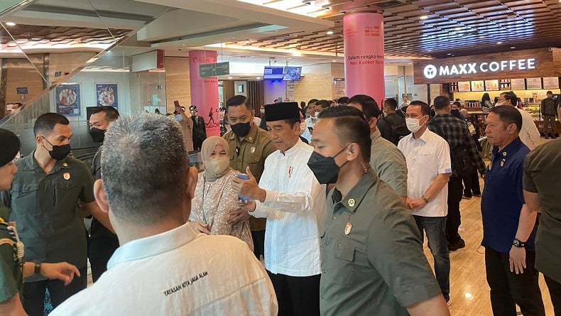 Presiden Jokowi Jenguk Mantan Kepala BNPB Doni Monardo di RS Siloam Jakarta