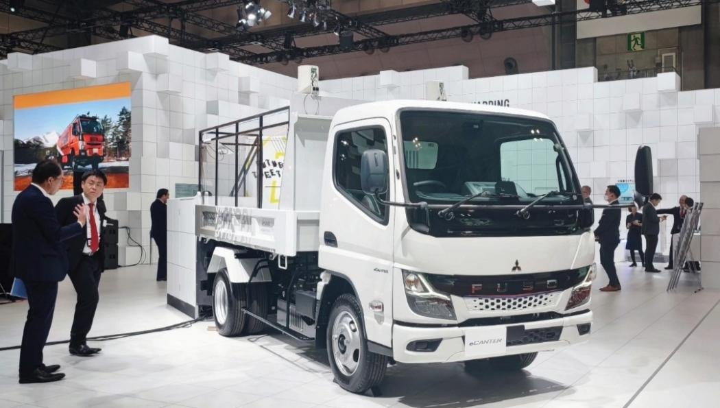 Sudah Diuji Coba, Truk Listrik Fuso eCanter Segera Mengaspal di Indonesia
