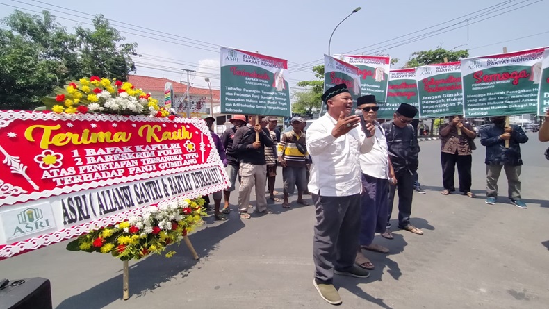 Sidang Penistaan Agama Panji Gumilang Diwarnai Demo, Massa Bawa Karangan Bunga