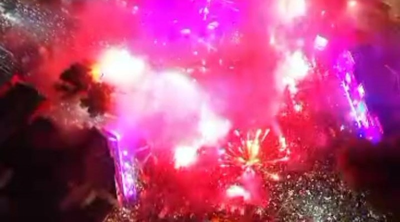Potret Kemeriahan Perayaan 1 Abad Persis Solo, Puluhan Ribu Suporter Pesta Flare dan Kembang Api
