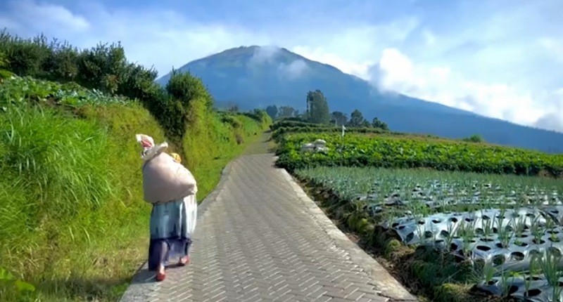 Surga Tersembunyi di Kaki Gunung Sumbing, Ada Desa Terpencil Suasananya seperti Tahun 80-an