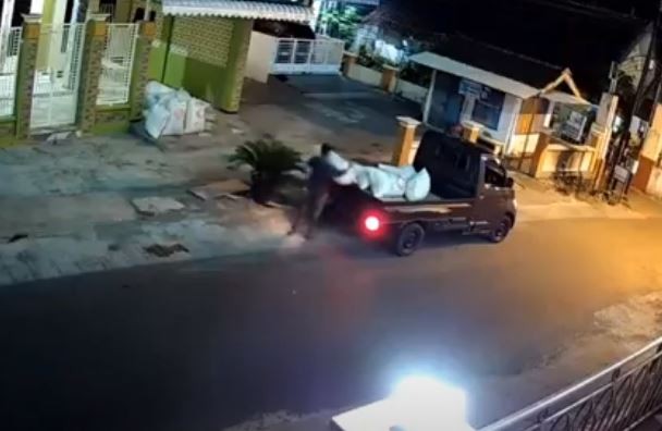 Viral Pencuri Gasak 7 Karung Gabah Baru Panen di Pasuruan, Aksinya Terekam CCTV 