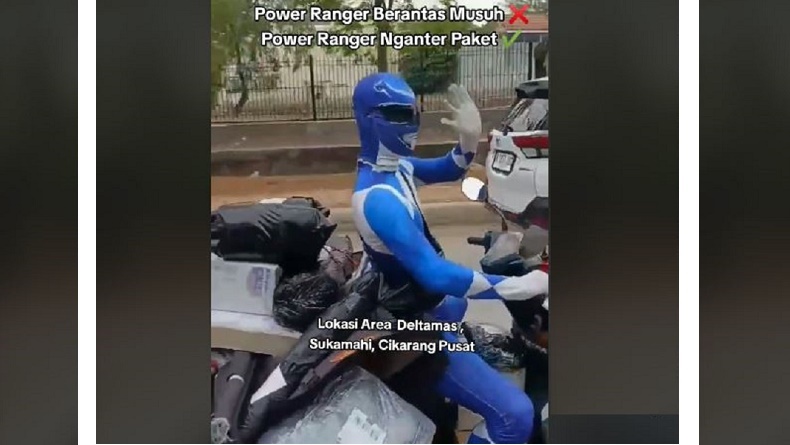 Unik Aksi Pengantar Paket Pakai Kostum Power Rangers, Netizen: Pejuang Nafkah Keluarga
