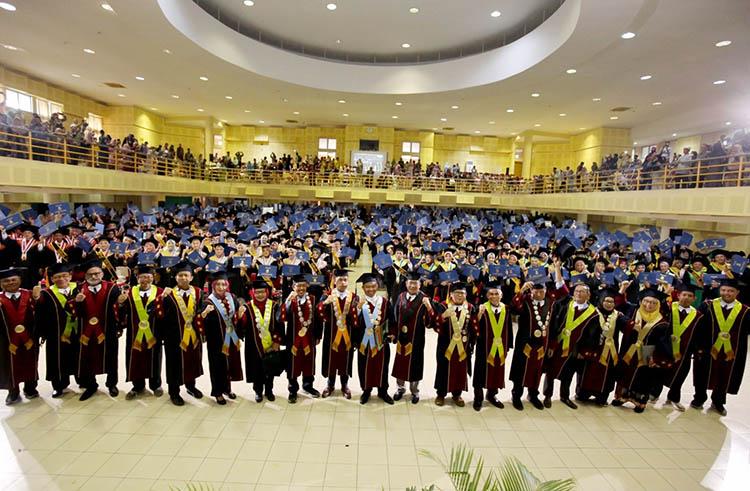 Wisuda UIN Sunan Kalijaga Jogja, Rektor Ajak Lulusan Ciptakan Dunia dengan Pikiran Kreatif