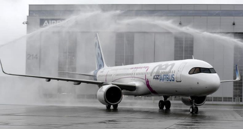 Ngeri! Kaca Jendela Lepas, Pesawat Airbus A321LR Putar Balik