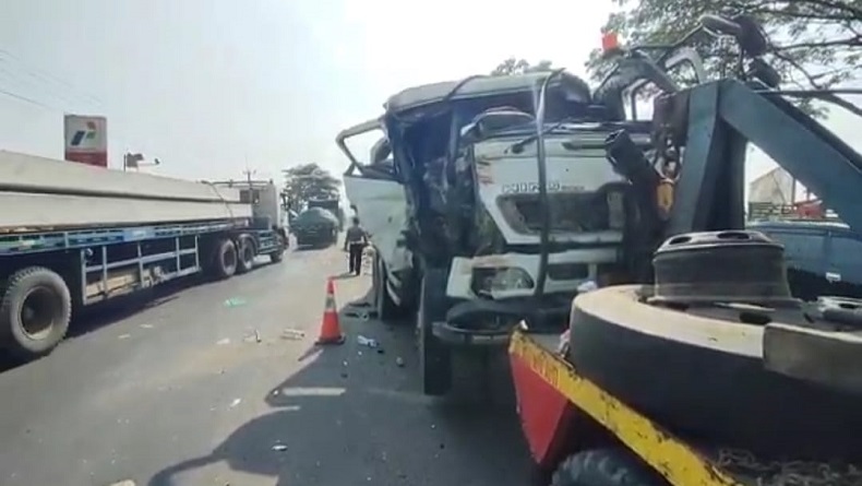 Kecelakaan di Pantura Cirebon Hari Ini, 6 Truk Tabrakan Karambol, 2 Orang Luka Berat