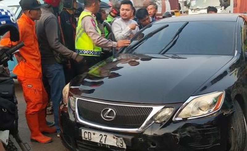 Mobil Dinas Kedubes Tabrak Sejumlah Kendaraan dan Pejalan Kaki di Cilincing