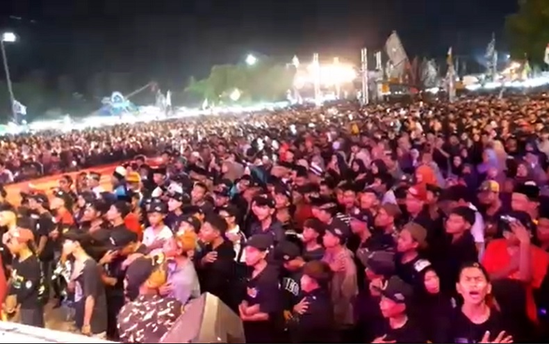 Ribuan Warga Padati Acara Selawat dan Doa Bersama Ganjar di Alun-Alun Ponorogo 