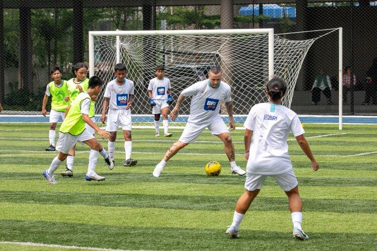 Didukung BRI, Garuda Muda Mendunia Gelar Coaching Clinic dengan Radja Nainggolan