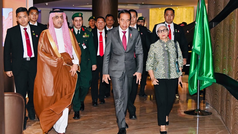 Presiden Jokowi Tiba di Riyadh Hadiri KTT Luar Biasa OKI Bahas Situasi Gaza