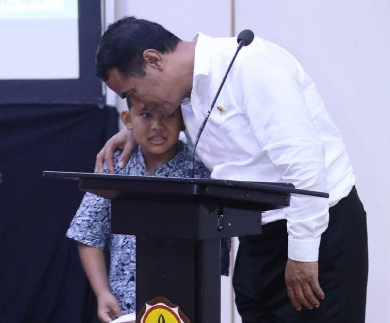 Penuhi Janji, Mentan Amran Bagikan Gaji dan Tunjangan kepada Anak Yatim Piatu dan Janda 