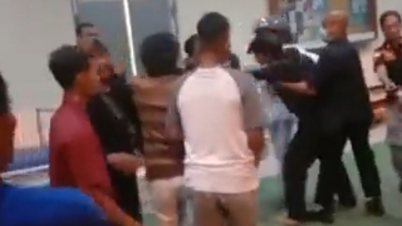 Viral Keluarga Pasien Cekcok dengan Petugas RS di Bogor soal Ambulans, Bupati Turun Tangan