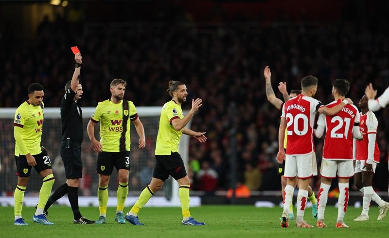 Hasil Arsenal Vs Burnley: 10 Pemain The Gunners Menang 3-1