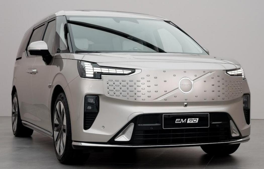 Andalkan Merek China, Volvo Luncurkan MPV Mewah Pertama Penantang Toyota Alphard