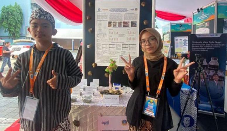 Teliti Efektivitas Penggunaan Daun Ketapang, 2 Siswa SMPN 1 Cilacap Raih Emas OPSI 2023