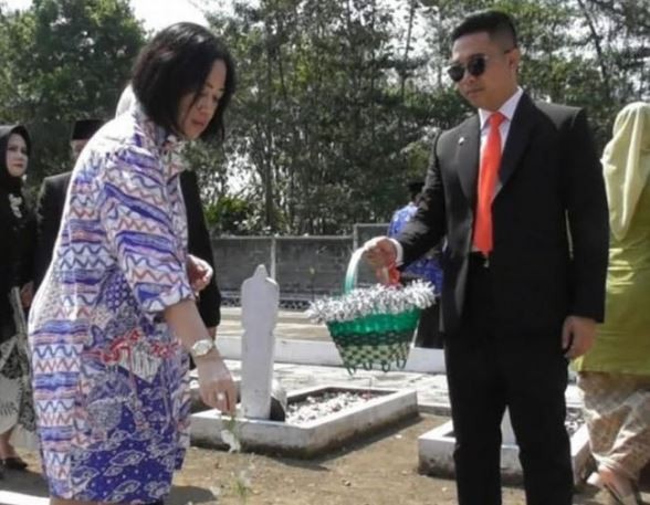 Hadiri HUT Temanggung, Caleg Perindo Nuning Kertopati Ziarah dan Tabur Bunga di Makam Pahlawan