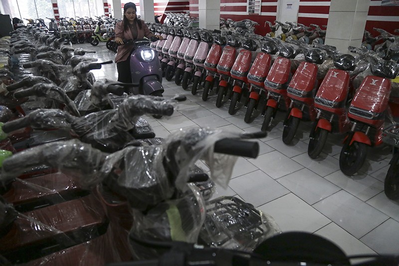 Ada Subsidi Rp7 Juta, Ini Penyebab Motor Listrik Masih Sepi Peminat