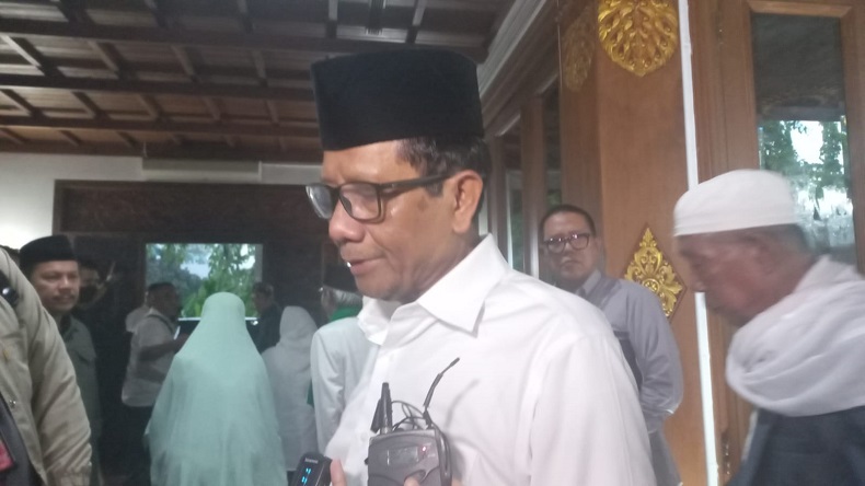 Mahfud Doa Bersama Para Kiai sebelum Pengundian Nomor Urut Capres-Cawapres