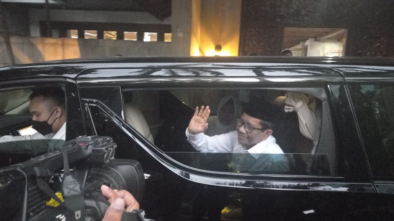 Mahfud MD Bertolak ke Media Center TPN Jelang Pengundian Nomor Urut Capres-Cawapres