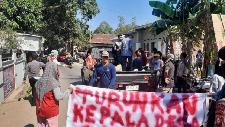 Warga Geruduk Kantor Desa Kadatong Takalar, Tuntut Kades Diduga Cabul Dicopot 