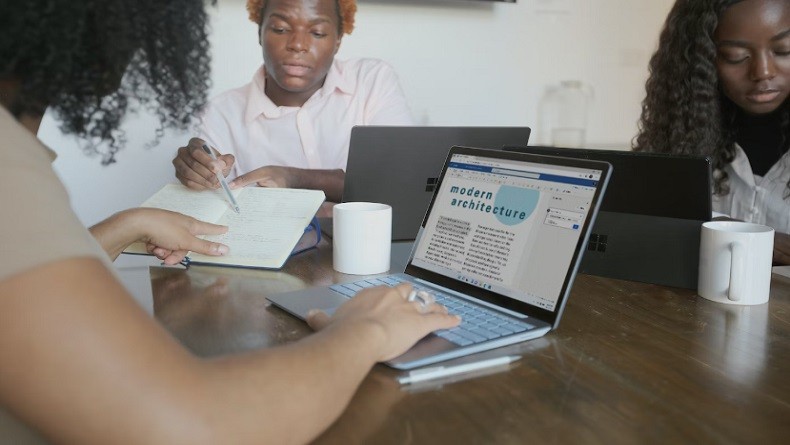 Cara Cek Typo di Word dengan Cepat