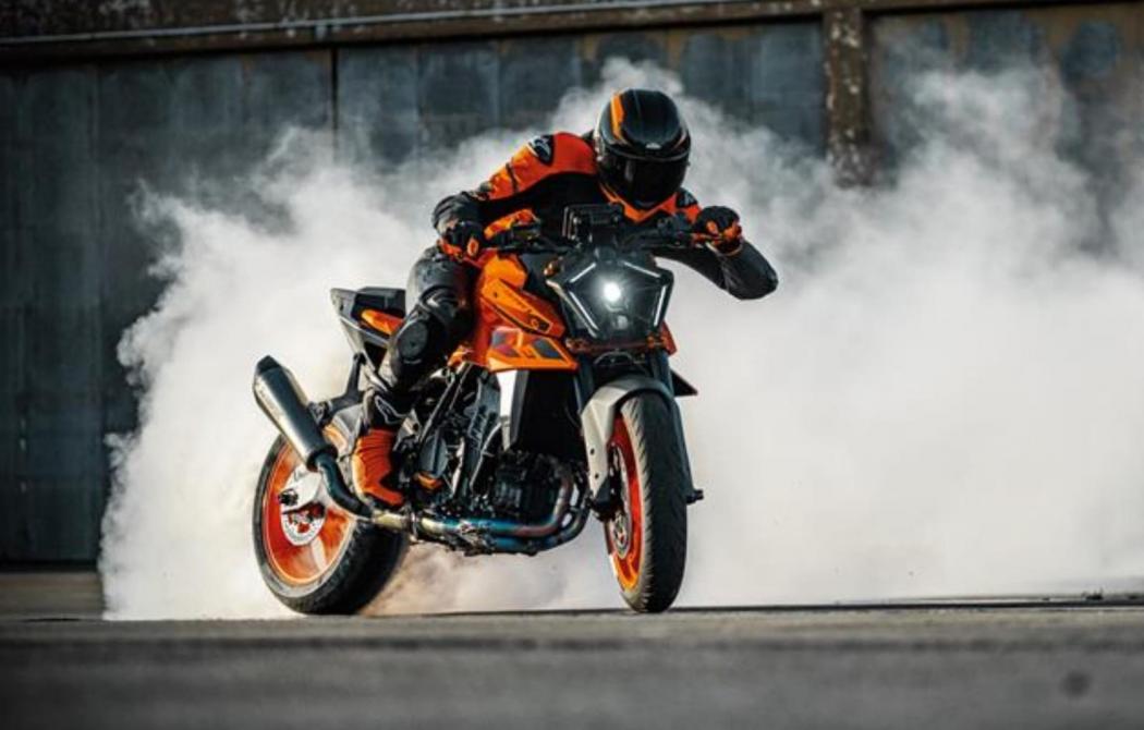 KTM Rilis Duke 990, Baby Superduke dengan Tenaga Super Buas