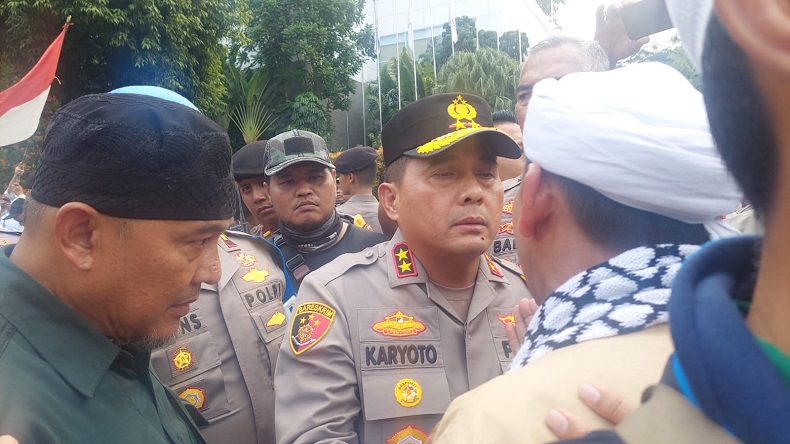 Kapolda Metro Marahi Massa Demo Coldplay: Ini Fasilitas Umum, Anda Tidak Ada Izin