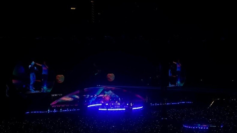 BTS Nongol di Konser Coldplay dalam Bentuk Virtual, Fans Menjerit Histeris