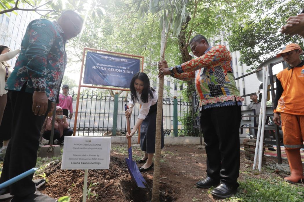 Liliana Tanoesoedibjo Turun Tangan Tanam Pohon di Kebon Sirih: Semua Menuju Perbaikan Lingkungan