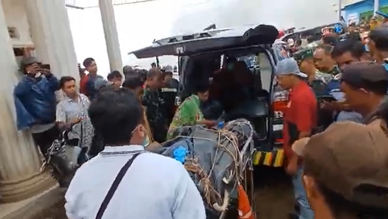 Medan Ekstrem Evakuasi 2 Jasad Korban Pesawat TNI Jatuh di Pasuruan, Lewati 3 Jurang