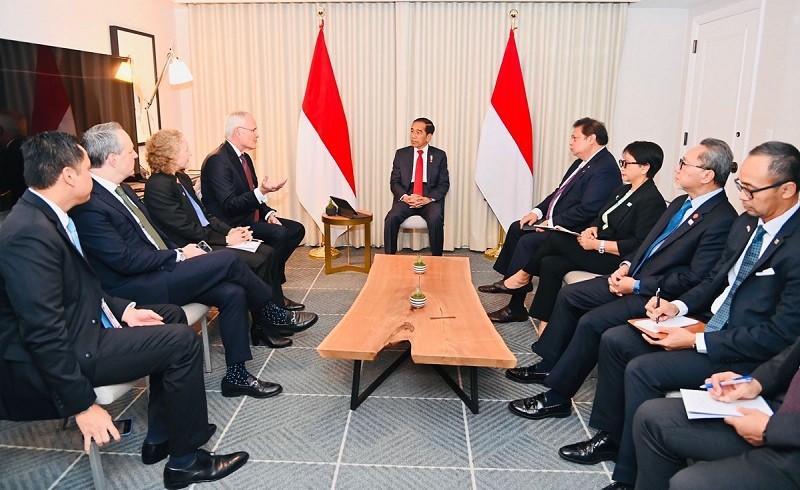 Jokowi Bertemu Chairman Exxon Mobil, Bahas Pembangunan Kilang Petrokimia Hijau dan CSS 