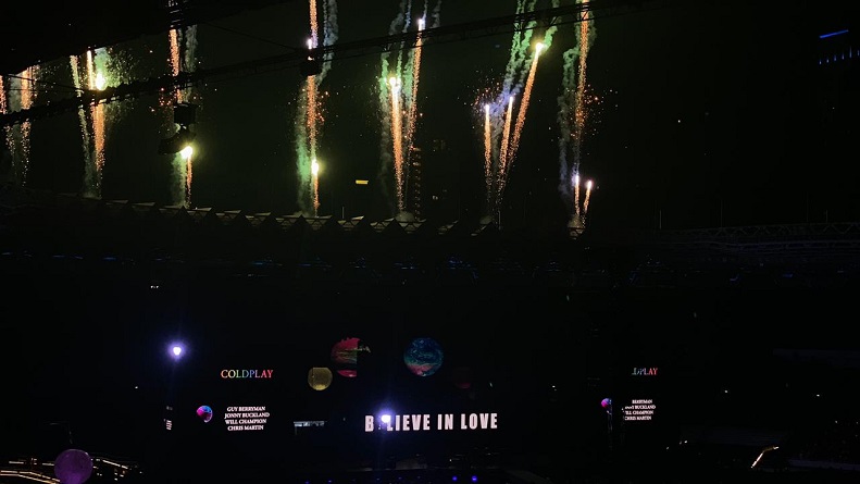 Tutup Konser Coldplay, Chris Martin Janji Bakal Kembali ke Jakarta