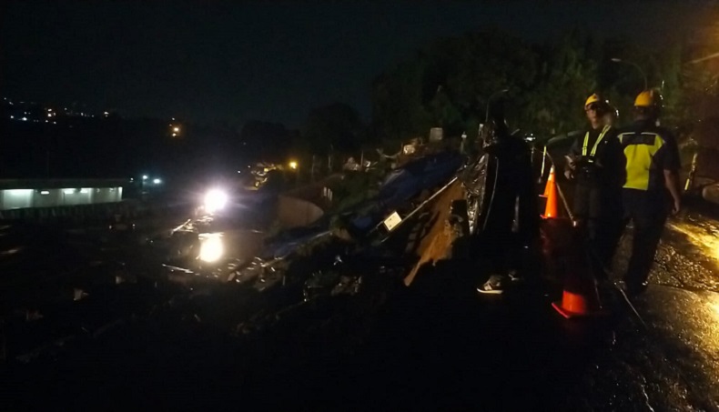 Hujan Deras, Tebing di Jalan Raya Batutulis Longsor