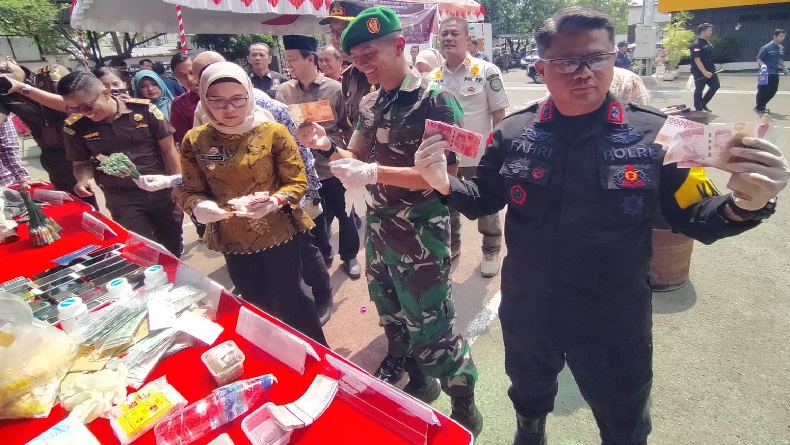 Jelang Pemilu 2024, Kejari Indramayu Musnahkan Uang Palsu dan Jutaan Butir Petasan
